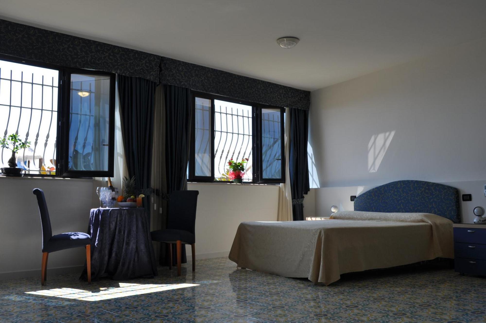 Hotel La Playa Сперлонга Экстерьер фото